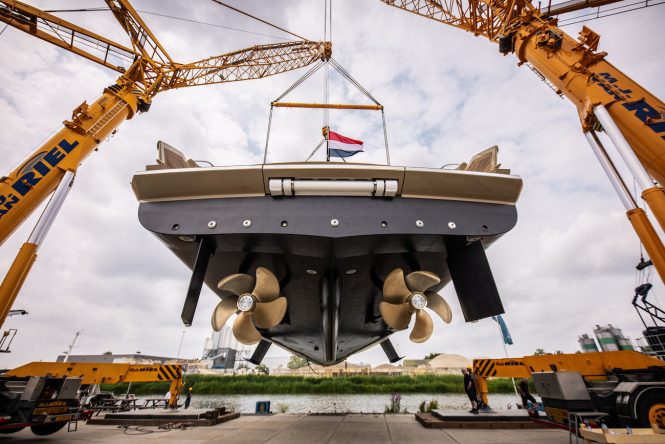 Van der Valk motor yacht Pilot - launch day