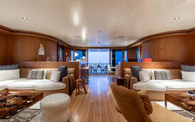 Bridge deck saloon