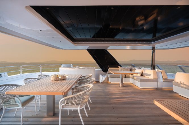 Superior flybridge