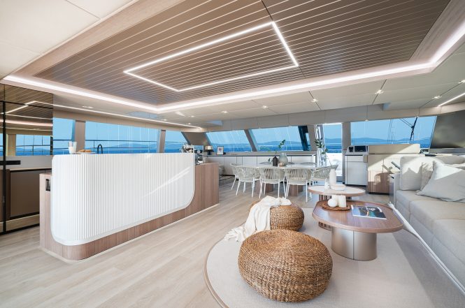 Main salon on board KOKOMO