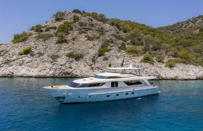28m motor yacht ELYSIUM ready for charter after a 2023 refit