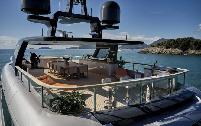 Sociable sun deck