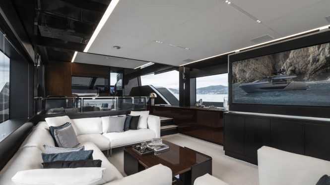 Riva 82 Diva main salon