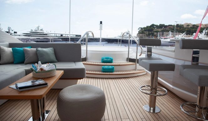 Sun deck with jacuzzi