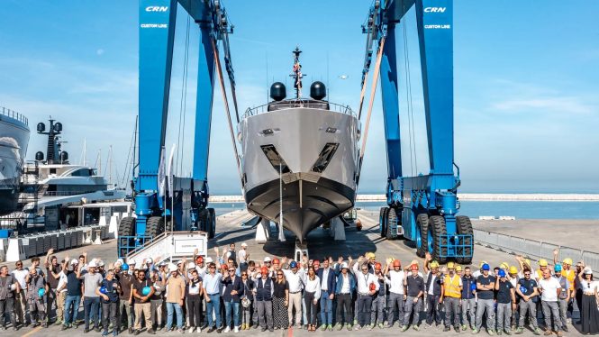 38m luxury yacht CARMA launched by Ferretti brand Custom Line