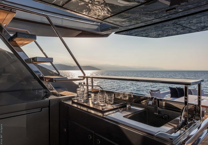 Aft cockpit bar