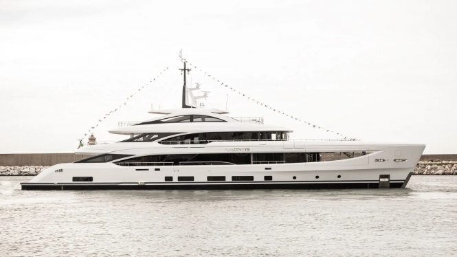 50m B.Now superyacht AMANTIS launched by Benetti