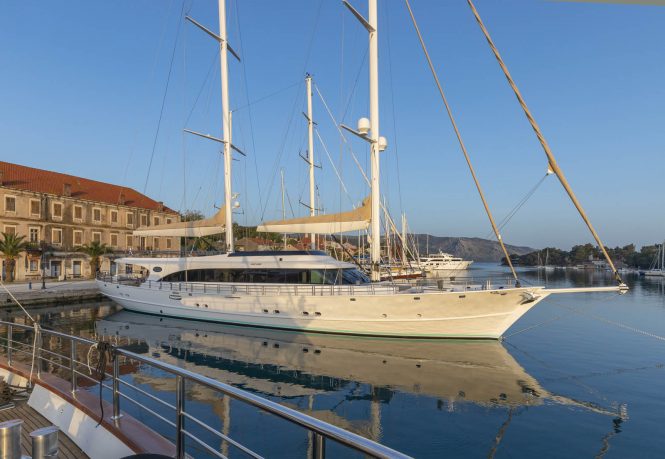 Luxury yacht Acapella in Stari Grad © Jim Raycroft