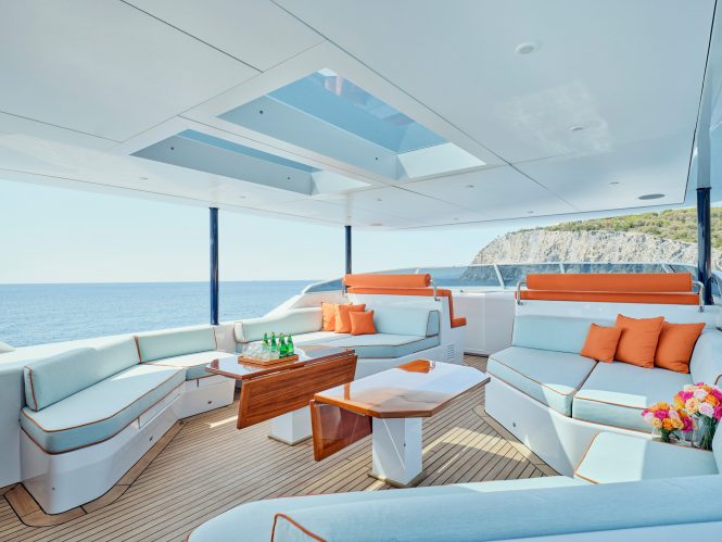 MIA ZOI Sundeck