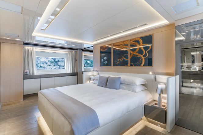 Main deck master suite