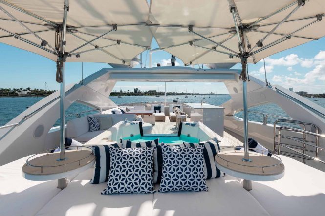 Sundeck Jacuzzi