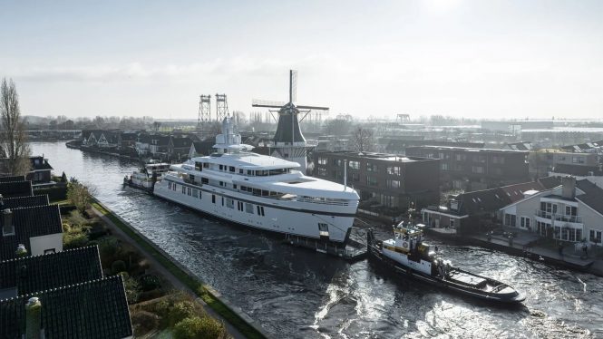 65m Feadship superyacht CAPRI is on route to Rotterdam