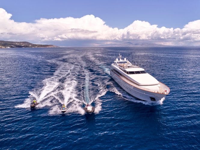 Motor yacht MOBIUS offer a 15% discount on charters until the end of February