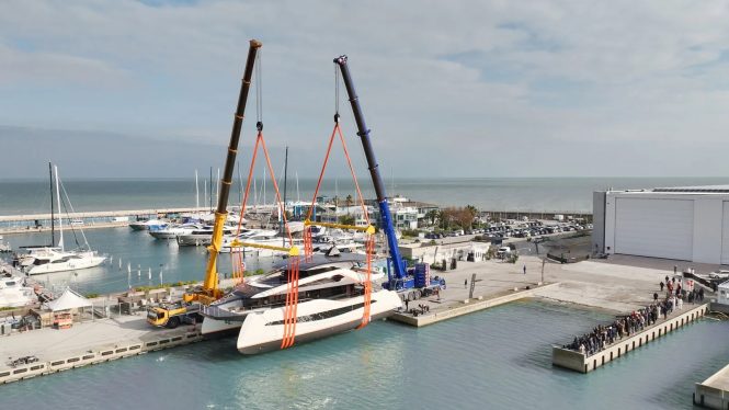 Luxury yacht ACALI launched as the first hybrid 28m WiderCat 92