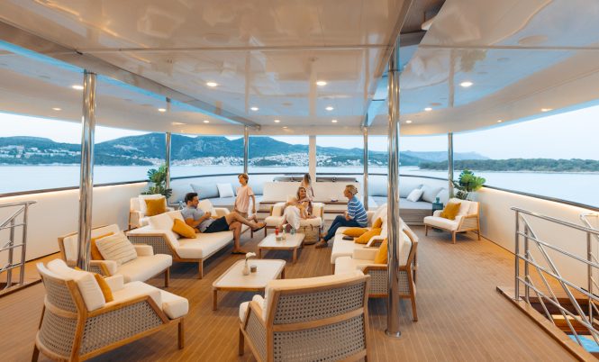 Deck lounge