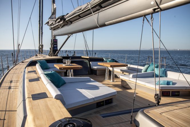Deck cockpit details - image from Giuliano Sargentini