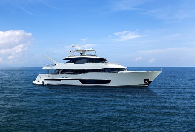 Motor yacht I C