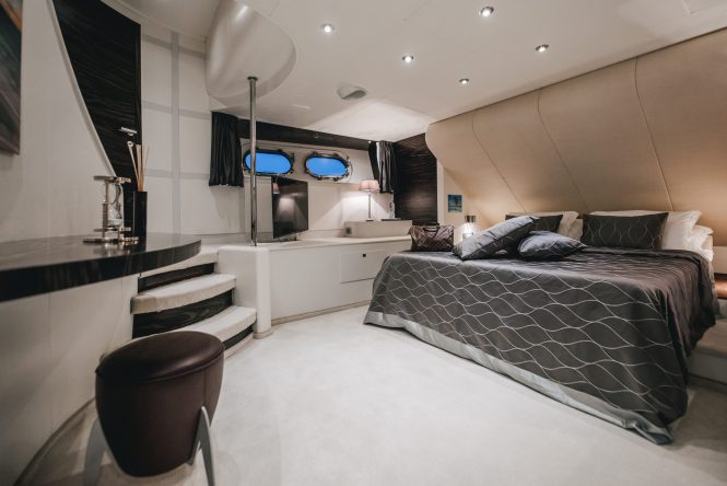 Split level master suite