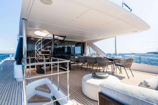 Upper deck
