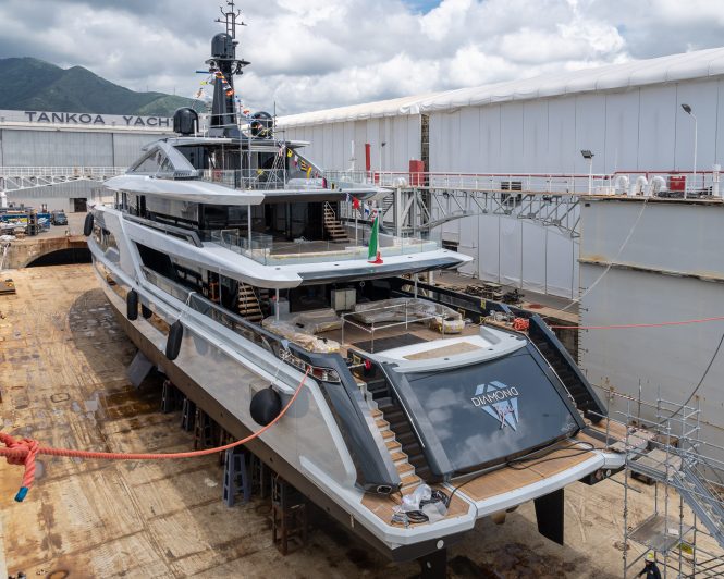 Superyacht BINTA DIAMOND