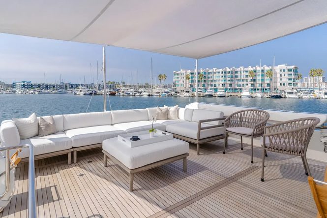 Sun deck lounge