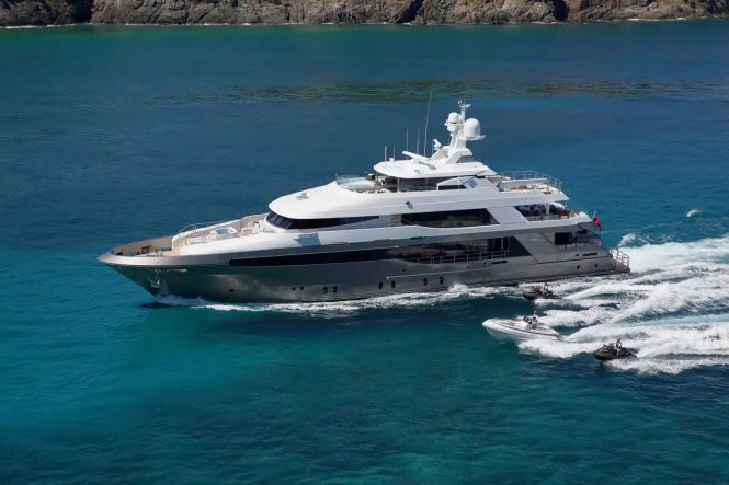 Luxury Awaits: Charter the 44m Crescent Yacht MUCHOS MAS at a Special Winter Rate in the Caribbean