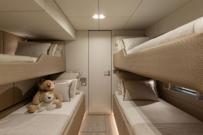 Kids bunk cabin