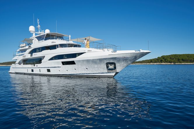 luxury yacht HAPPY ME