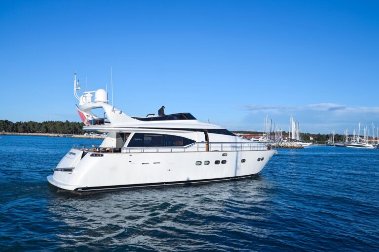 21m Maiora yacht SEA HEAVEN - Stern view