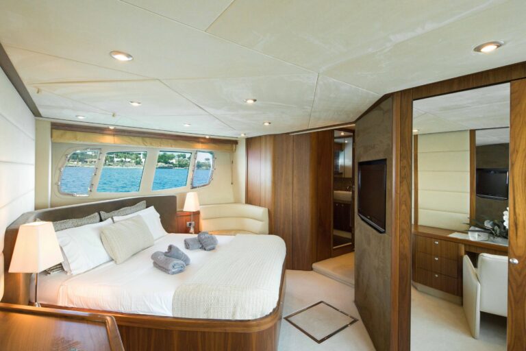 Double guest cabin