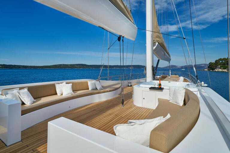 ACAPELLA Flybridge