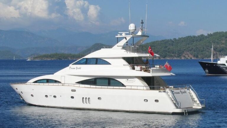 DREAM YACHT