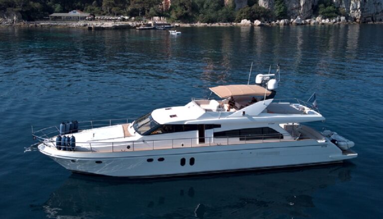 Luxury yacht JOIA V