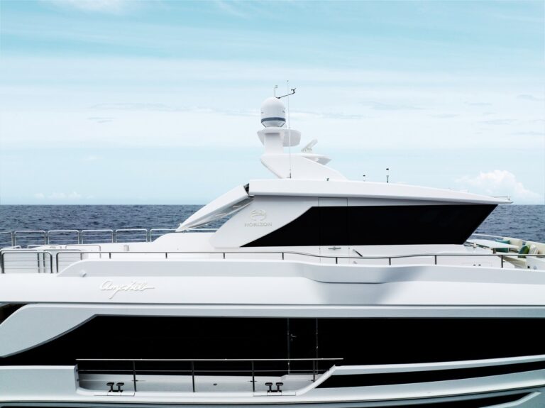 Super yacht AMPHIB