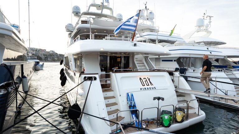 Super yacht OAK
