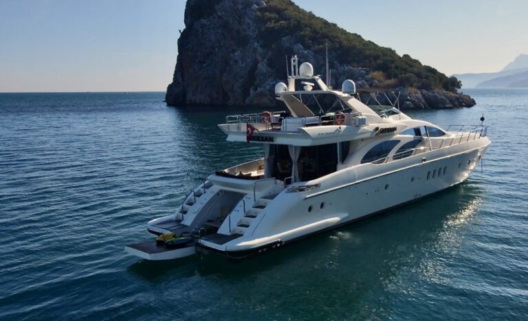 Super yacht OBSIDIAN