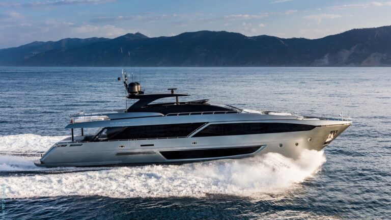 Luxury Yacht DON'T WORRY