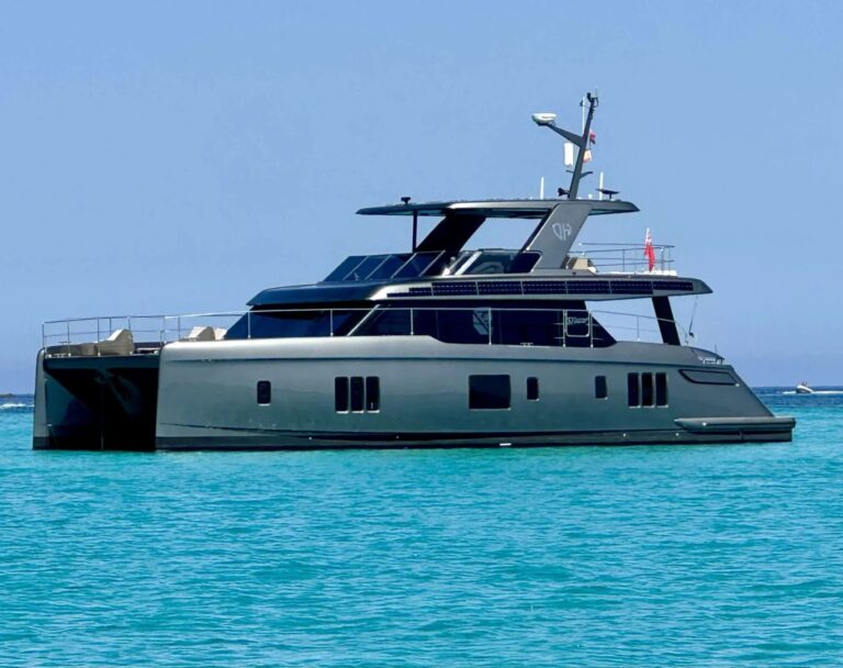 Luxury Yacht DOUBLE HAPPINESS