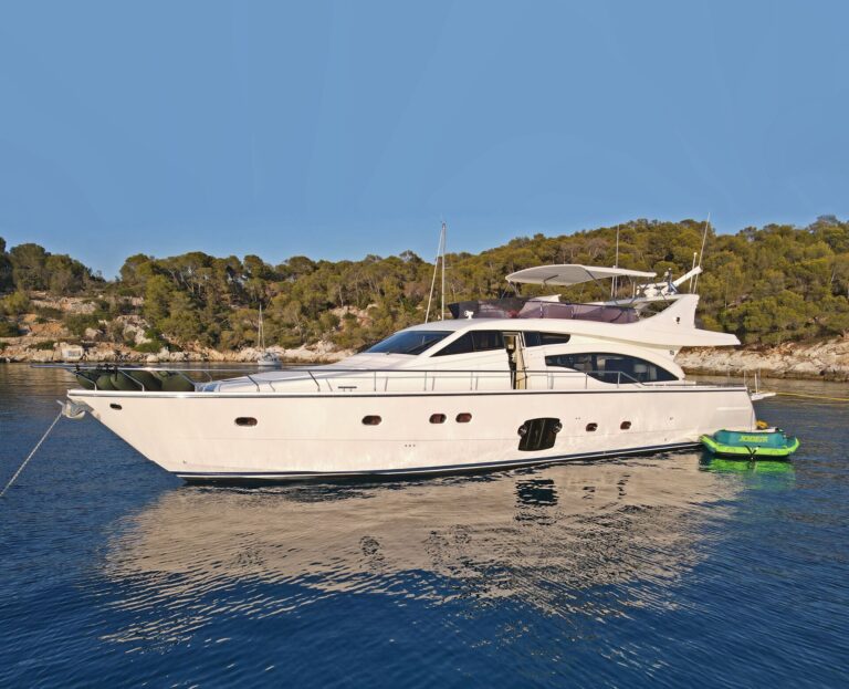 Luxury Yacht FLOW