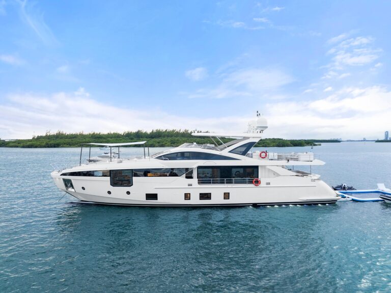 Luxury Yacht FREEDOME