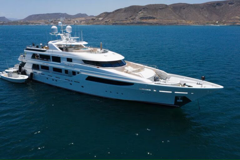 Luxury Yacht VALINOR