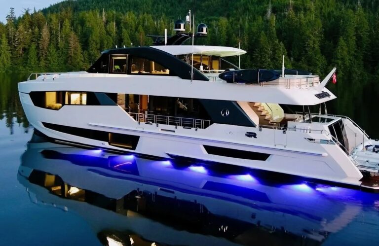 Luxury Yacht VOYAGER