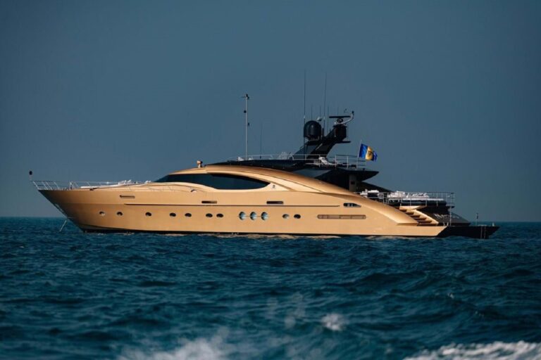 41M PALMER JOHNSON SPORT YACHT