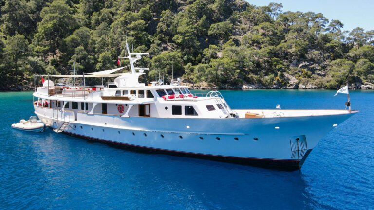 Superyacht ALHAMBRA