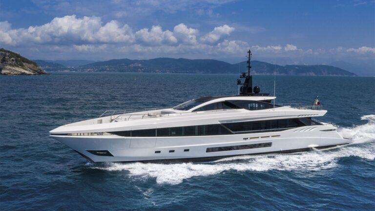 Superyacht MANGUSTA GRANSPORT 45