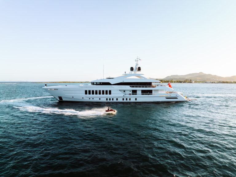 Superyacht MOSKITO