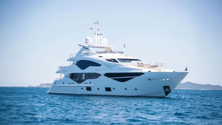 Superyacht NOAH