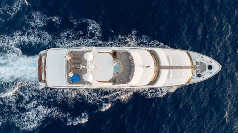 Luxury Yacht ARTHUR'S WAY