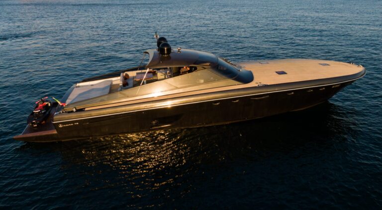 Luxury Yacht BLUE MAMBA