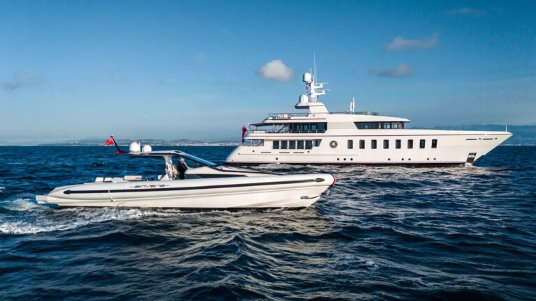Luxury Yacht GLADIATOR